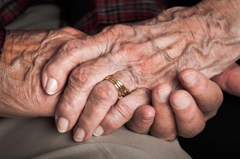 Household Tools that Ease Arthritic Pain - EazyHold