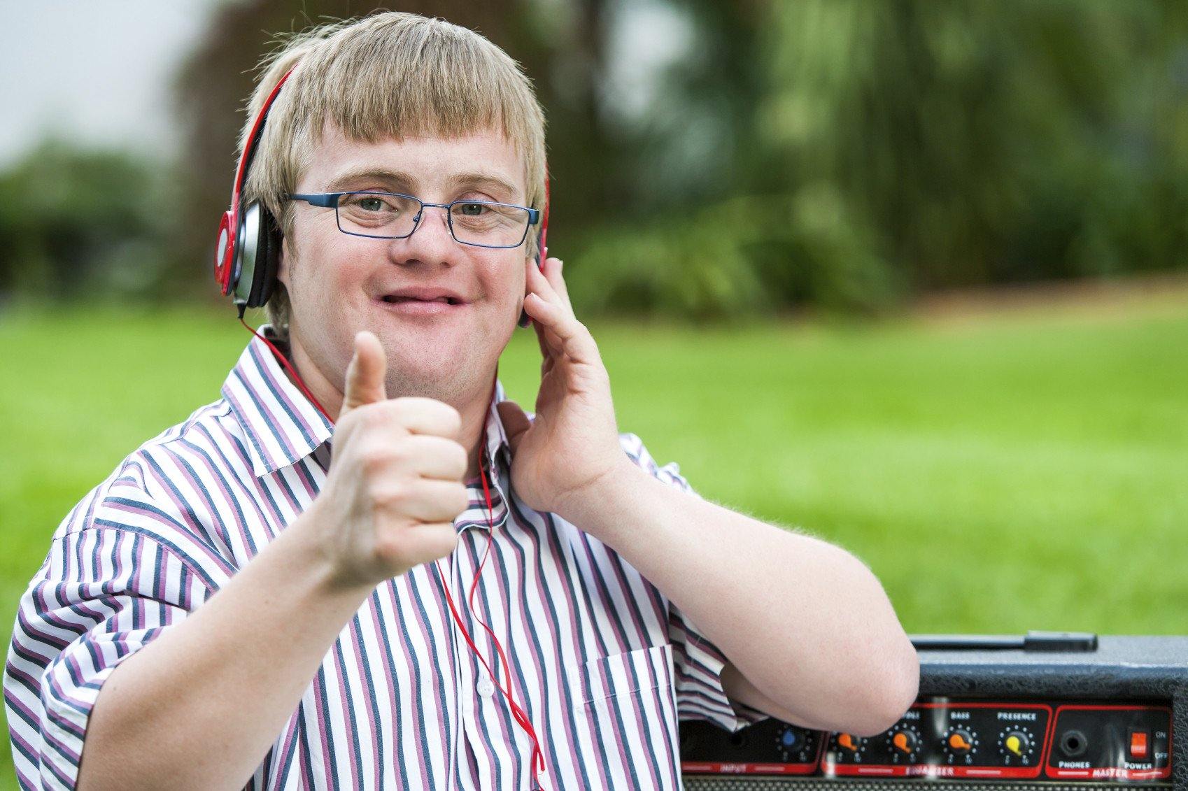 Hands-On Interaction with Latest Assistive Technologies at CSUN - EazyHold