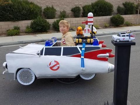 Dad Builds Amazing Costumes Around Son's Wheelchair - EazyHold
